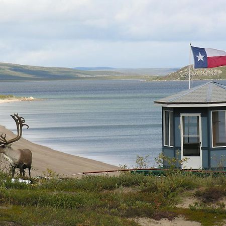 Peterson'S Point Lake Lodge Йеллоунайф Экстерьер фото