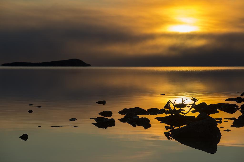 Peterson'S Point Lake Lodge Йеллоунайф Экстерьер фото