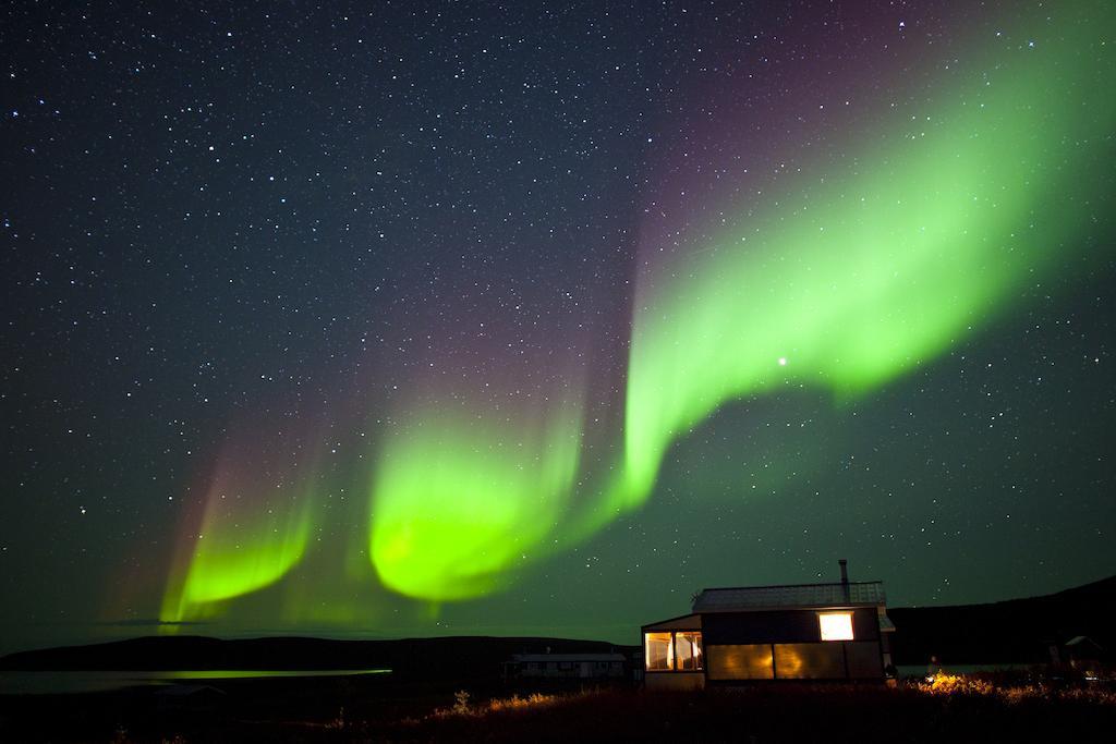 Peterson'S Point Lake Lodge Йеллоунайф Экстерьер фото