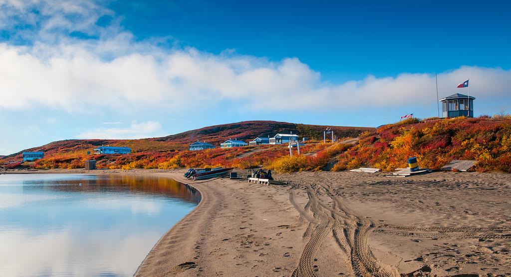 Peterson'S Point Lake Lodge Йеллоунайф Экстерьер фото